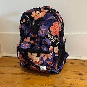 Heritage Backpack XL | Youth (Night Floral Black)